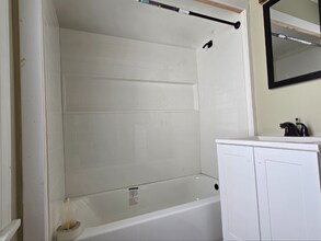 4057 Bushnell Rd in University Heights, OH - Foto de edificio - Building Photo