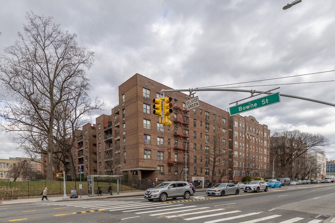 14105 Northern Blvd in Flushing, NY - Building Photo