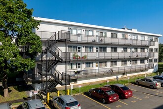 6750-6840 D'avila Rue in Montréal, QC - Building Photo - Building Photo