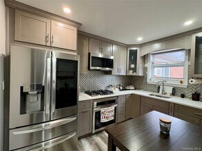 264-48 Langston Ave in New York, NY - Building Photo - Building Photo