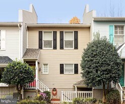 11 Stonewall Ct in Middleburg, VA - Building Photo