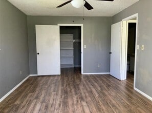 2820 Fisher Hill Rd in Baytown, TX - Building Photo - Building Photo
