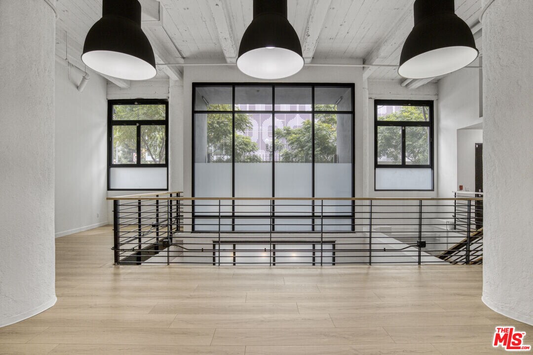 330 W 11th St in Los Angeles, CA - Building Photo