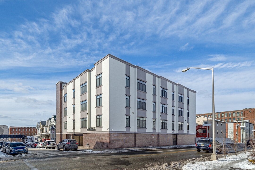 121 Fair St in Paterson, NJ - Building Photo