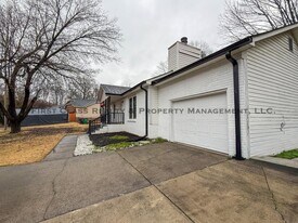 5819 Woodrock Ct in Charlotte, NC - Building Photo