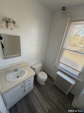 216 High Rock Rd in Groton, CT - Building Photo - Building Photo