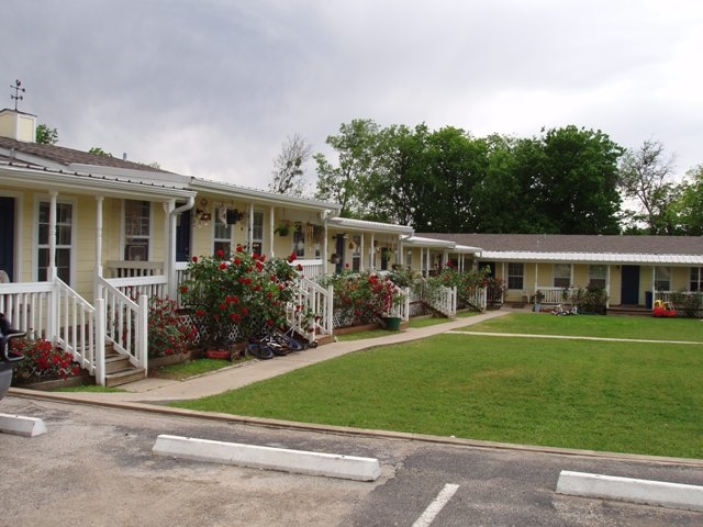 Village on Hill Street in Burnet, TX - Building Photo