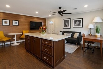 6325 Riverview Way in Houston, TX - Building Photo - Building Photo