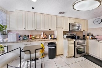 1178 NW 123rd Pl in Miami, FL - Building Photo - Building Photo