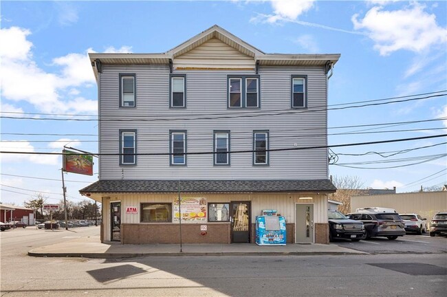 89 Cottage St in Middletown, NY - Building Photo - Building Photo