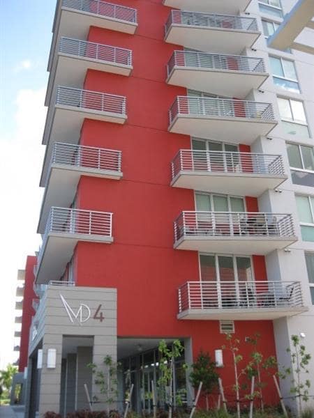 7875 NW 107th Ave, Unit 813 in Doral, FL - Foto de edificio - Building Photo