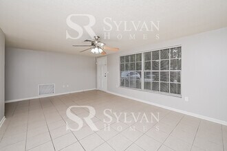 7025 Magnolia Valley Dr in New Port Richey, FL - Building Photo - Building Photo