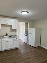10 Belchertown Rd, Unit 20 in Amherst, MA - Building Photo