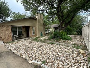 6004 Palm Cir in Austin, TX - Building Photo - Building Photo