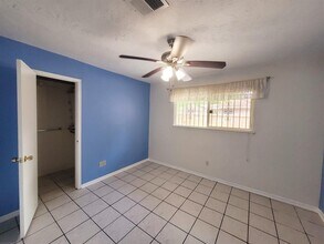 12111 Pompano Ln in Houston, TX - Foto de edificio - Building Photo
