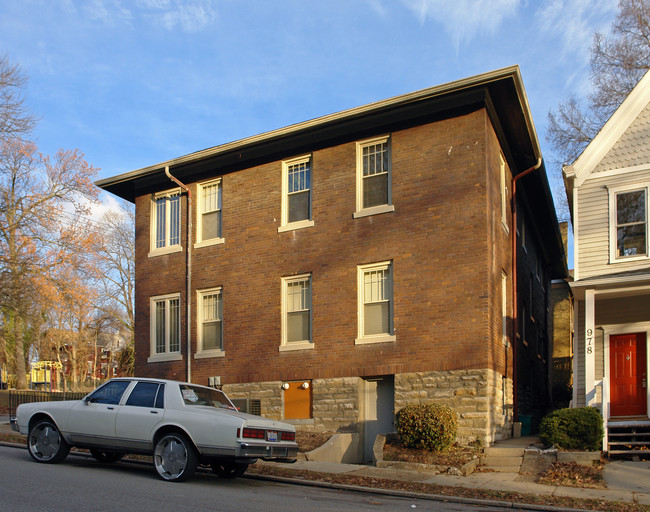 2202 St James Ave in Cincinnati, OH - Building Photo - Building Photo