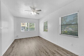 301 S M St-Unit -2 in Lake Worth, FL - Building Photo - Building Photo