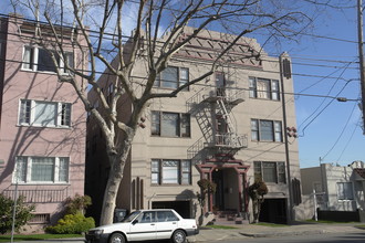 Beach Apartments in Alameda, CA - Foto de edificio - Building Photo