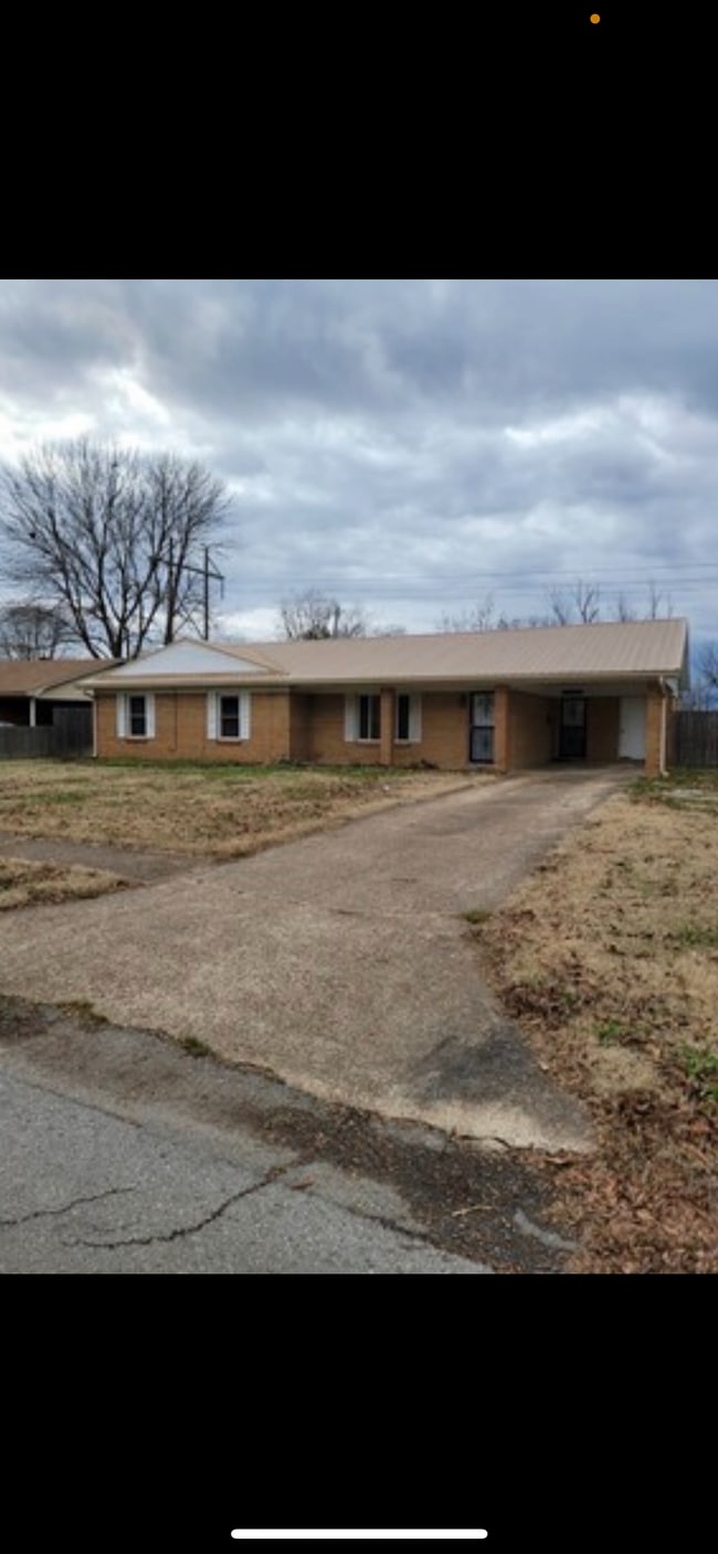 property at 200 Roselawn Dr