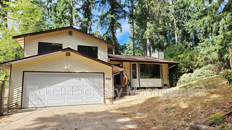 13898 Chinook Cir NW in Bremerton, WA - Building Photo