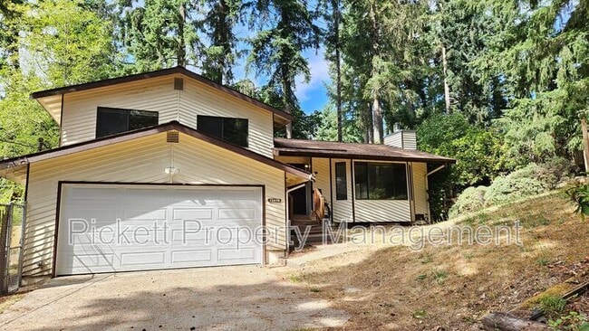 property at 13898 Chinook Cir NW