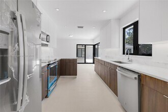 8000 SW 139th Ter in Palmetto Bay, FL - Building Photo - Building Photo