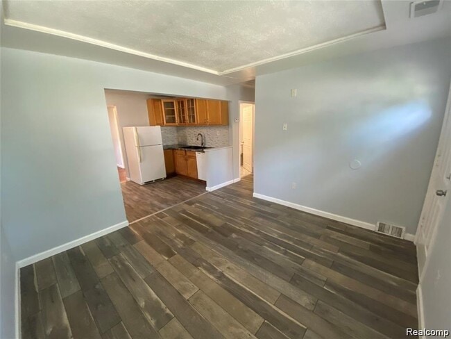 5926 Cherokee St in Taylor, MI - Building Photo - Building Photo