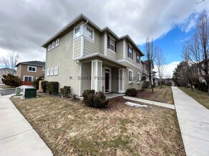 1656 W Minden Village Loop in Minden, NV - Foto de edificio - Building Photo