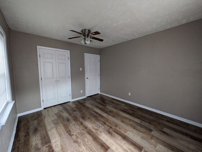 12843-12849 Hamshire Rd in Hamshire, TX - Building Photo - Building Photo