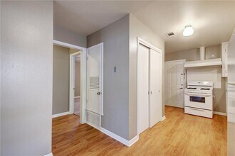 607 Bellevue Plz, Unit B in Austin, TX - Building Photo - Building Photo