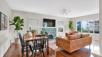 724 S Gramercy Dr in Los Angeles, CA - Building Photo - Building Photo