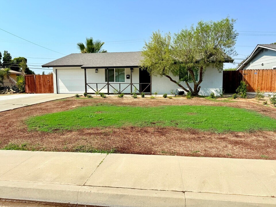 6316 Sundale Ave in Bakersfield, CA - Building Photo