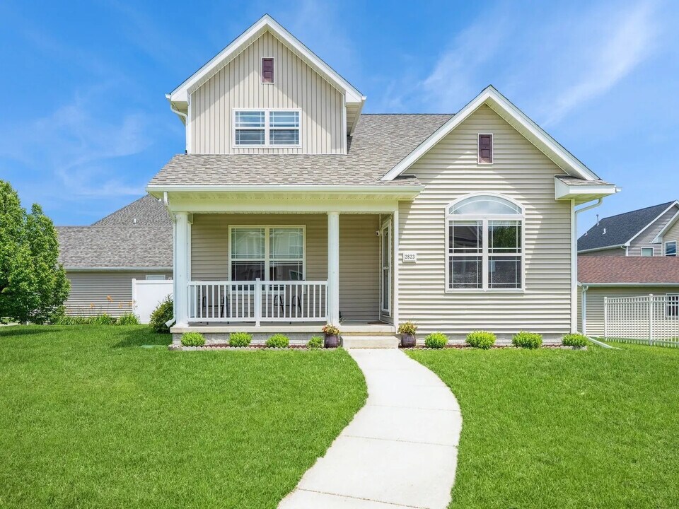 2823 SW Reunion Dr in Ankeny, IA - Building Photo