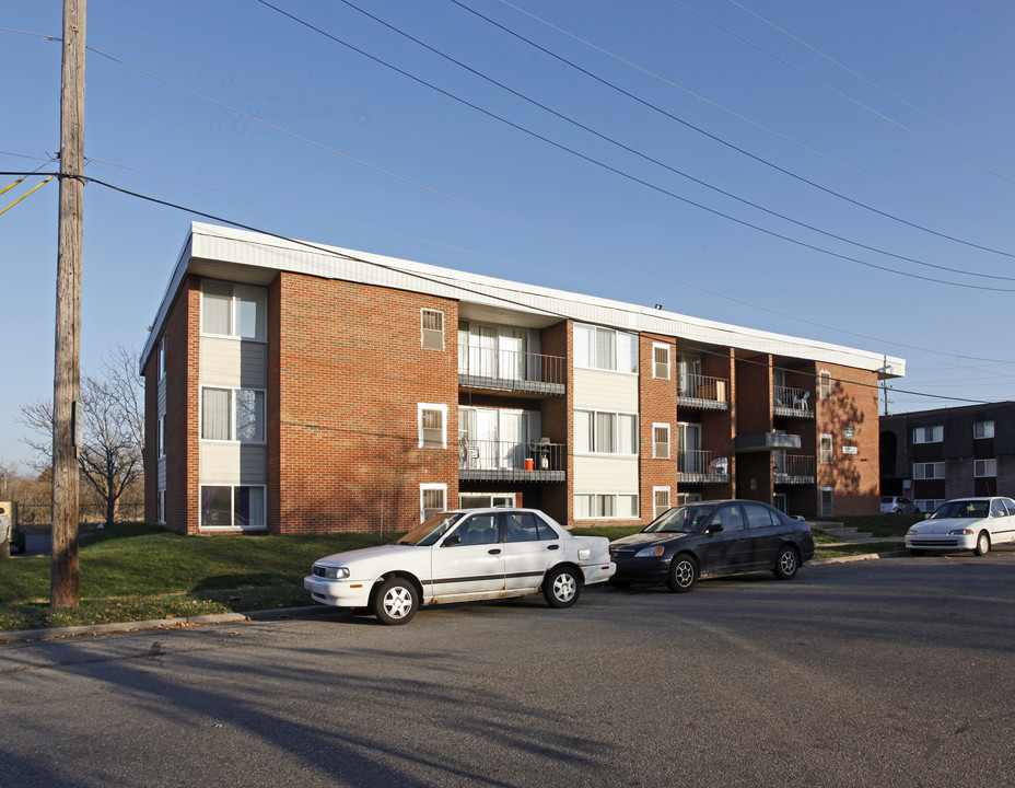 Ambassador East Apartments in Ypsilanti, MI - Building Photo