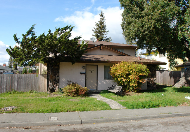 5059 Roma St in Santa Rosa, CA - Building Photo - Building Photo