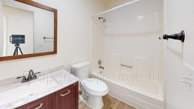 2950 Lanning Ave in Redding, CA - Building Photo - Building Photo