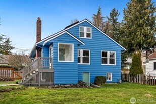 9501 Evanston Ave N in Seattle, WA - Building Photo