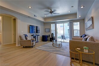 44 W Serene Ave in Las Vegas, NV - Building Photo - Building Photo
