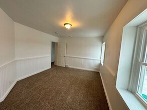 155 E Wisconsin Ave, Unit D in Oconomowoc, WI - Building Photo - Building Photo