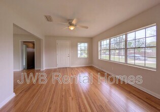 7818 Caxton Cir W in Jacksonville, FL - Building Photo - Building Photo