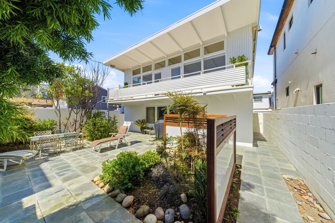 1210 W Oceanfront, Unit 1210.5 W Oceanfront in Newport Beach, CA - Building Photo