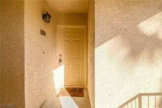 7135 S Durango Dr in Las Vegas, NV - Building Photo - Building Photo