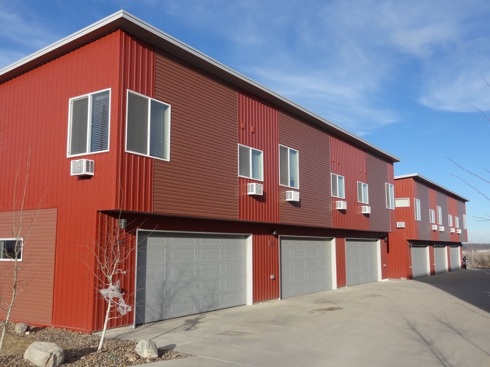 The Aspens Townhomes in Williston, ND - Building Photo