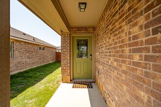121 Hematite Ln in Jarrell, TX - Building Photo - Building Photo