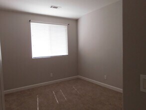 207 Coulter Way in Vacaville, CA - Building Photo - Building Photo