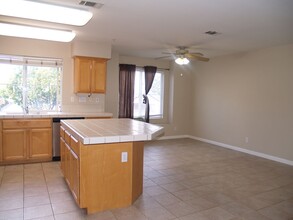 4648 Central Pkwy in Dublin, CA - Foto de edificio - Building Photo