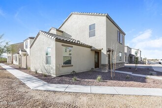8217 West Odeum Ln in Phoenix, AZ - Building Photo - Building Photo