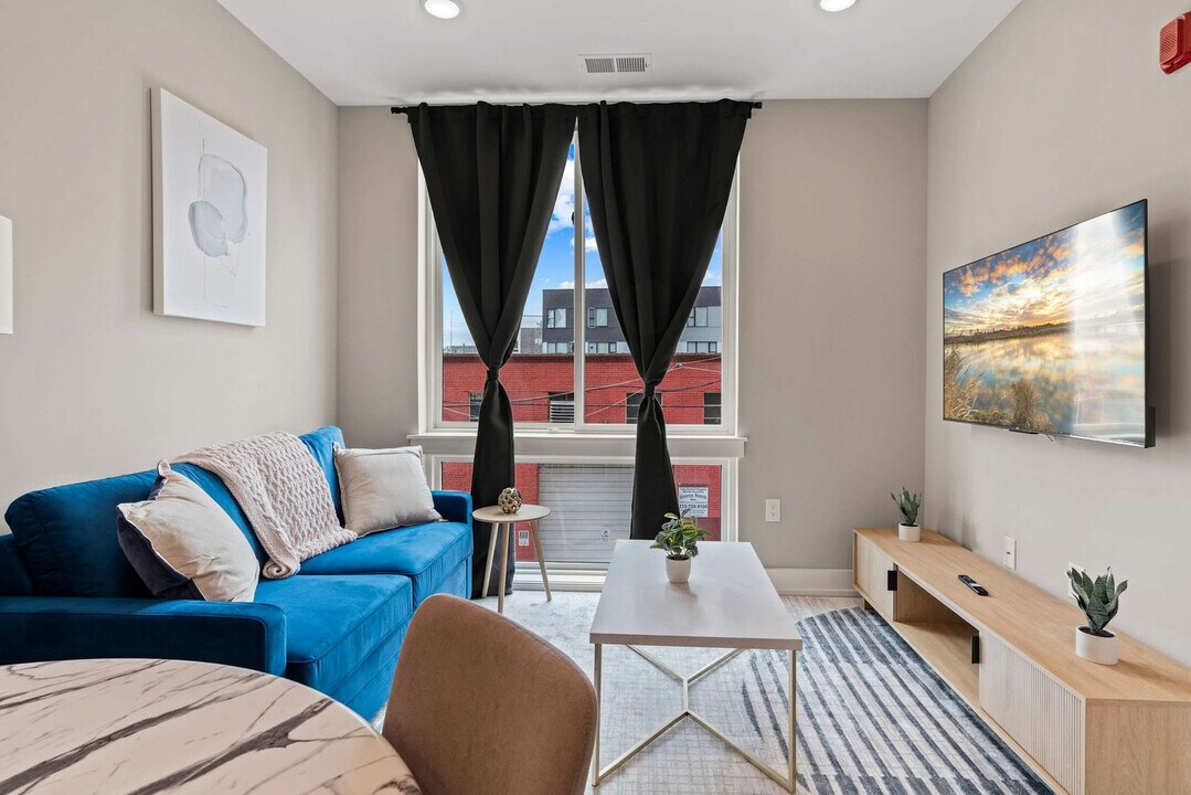 626 N Delaware Ave in Philadelphia, PA - Building Photo