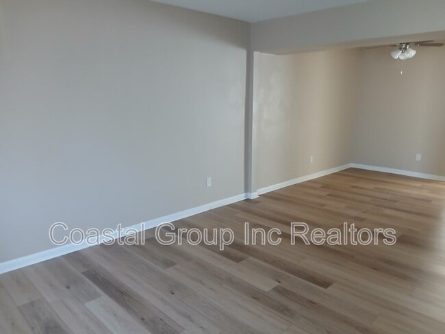 412 Chinaberry Cir in Virginia Beach, VA - Foto de edificio - Building Photo