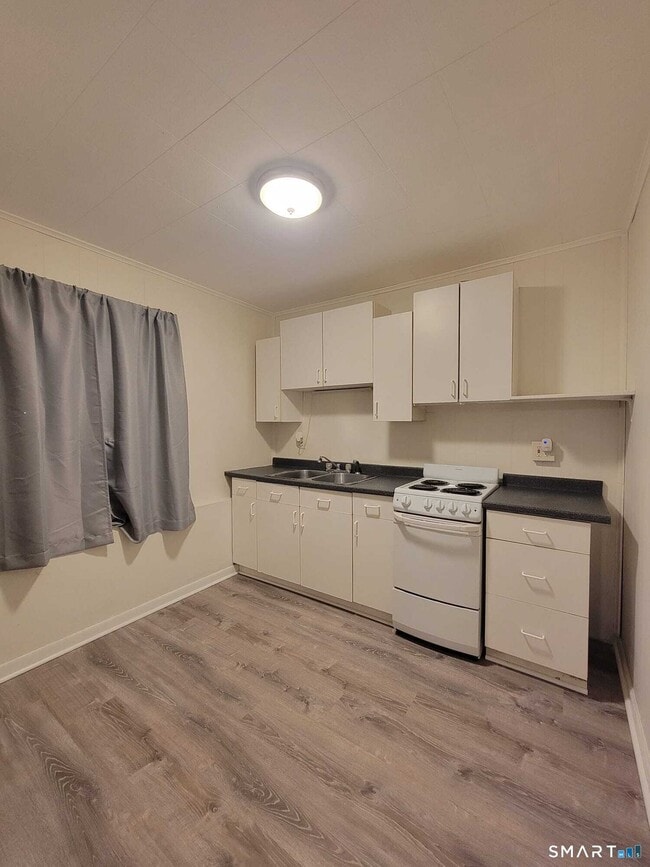 219 Pleasant St in Windham, CT - Building Photo - Building Photo